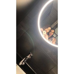 Meet your Posher, Dania